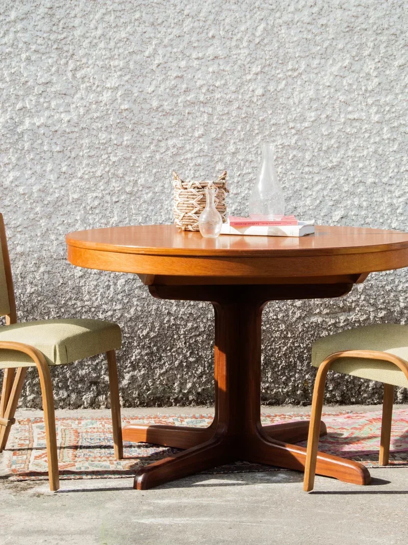 Karla, la table à manger Baumann N°351