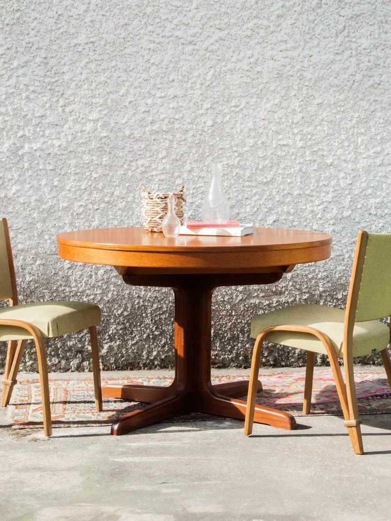 Karla, la table à manger Baumann N°351