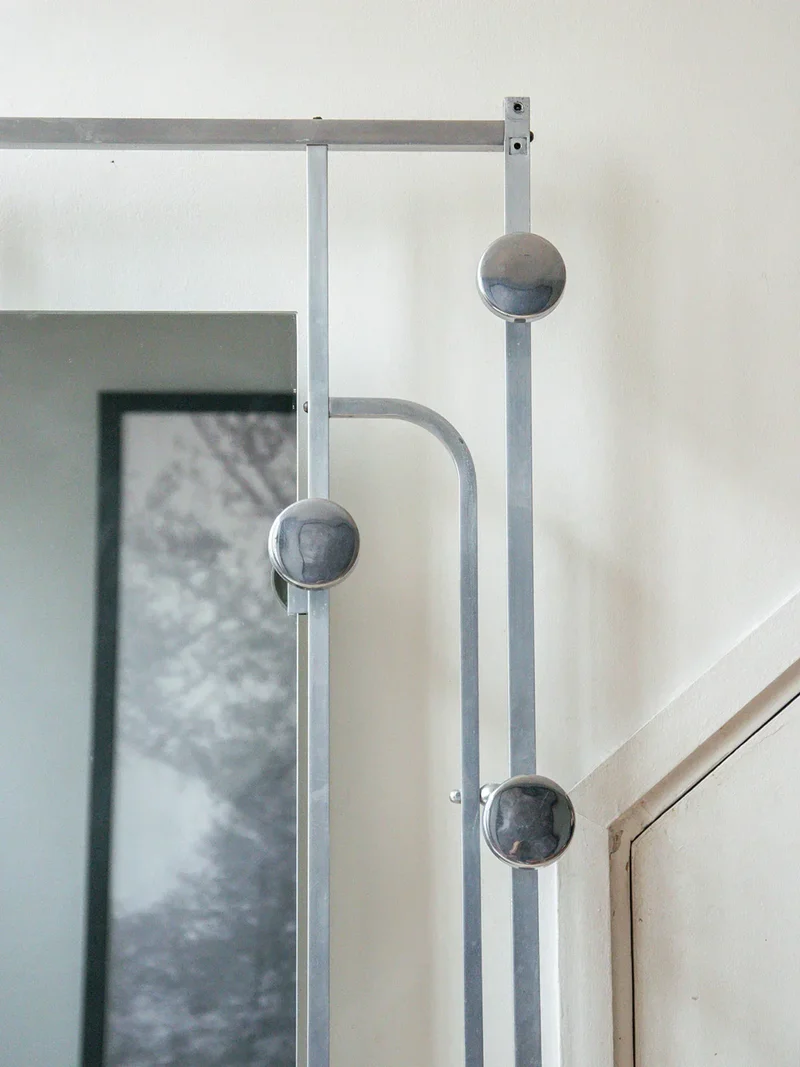 Charlie, le porte-manteau en aluminium N°48