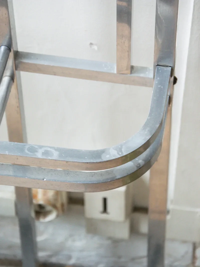 Charlie, le porte-manteau en aluminium N°48