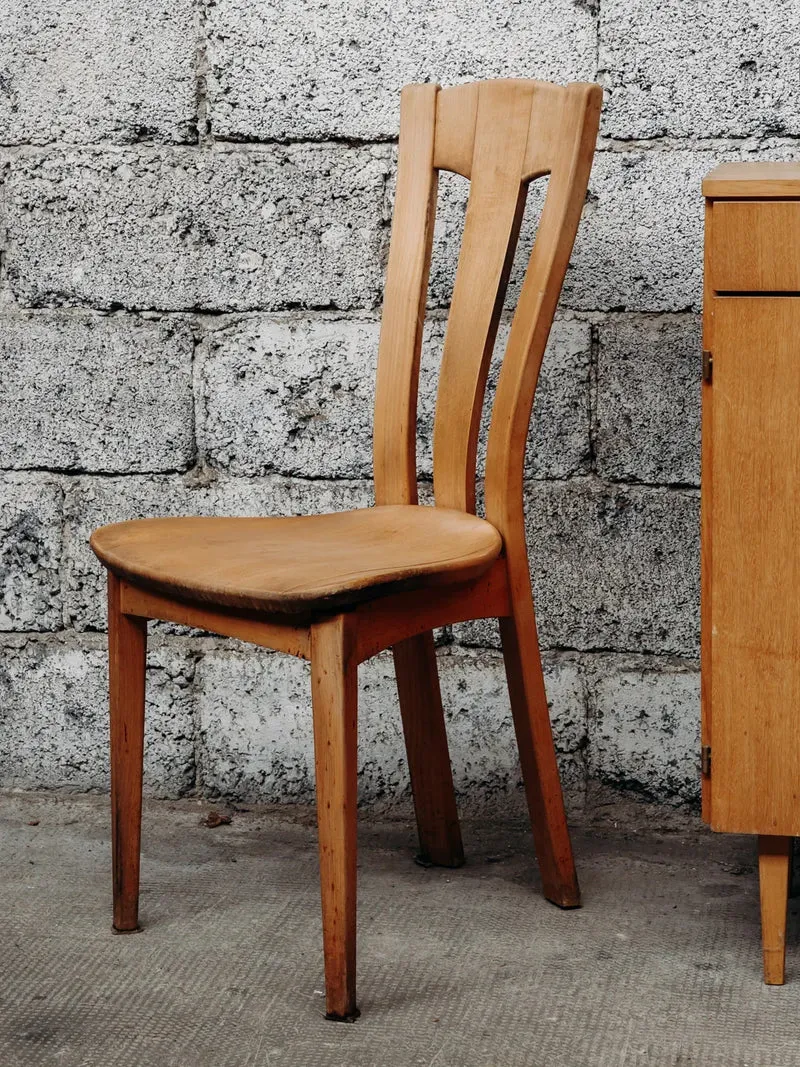 Alma, la chaise en bois N°220