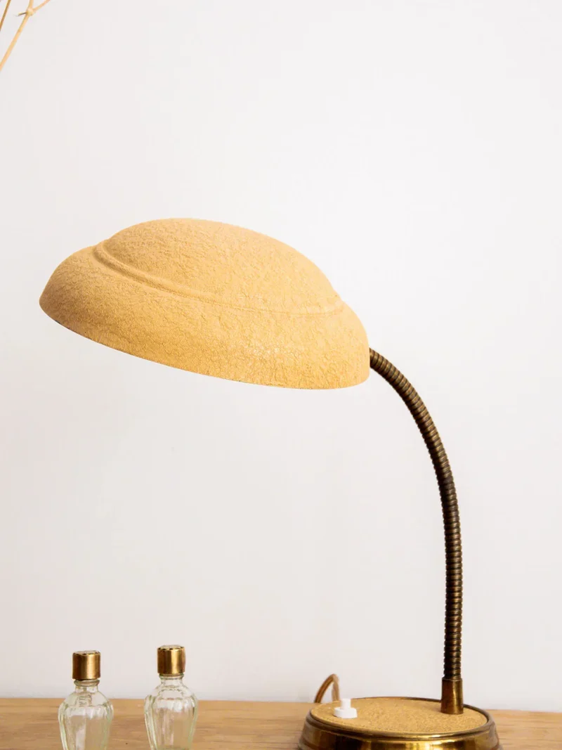 Suzanne, la lampe à poser en métal N°130