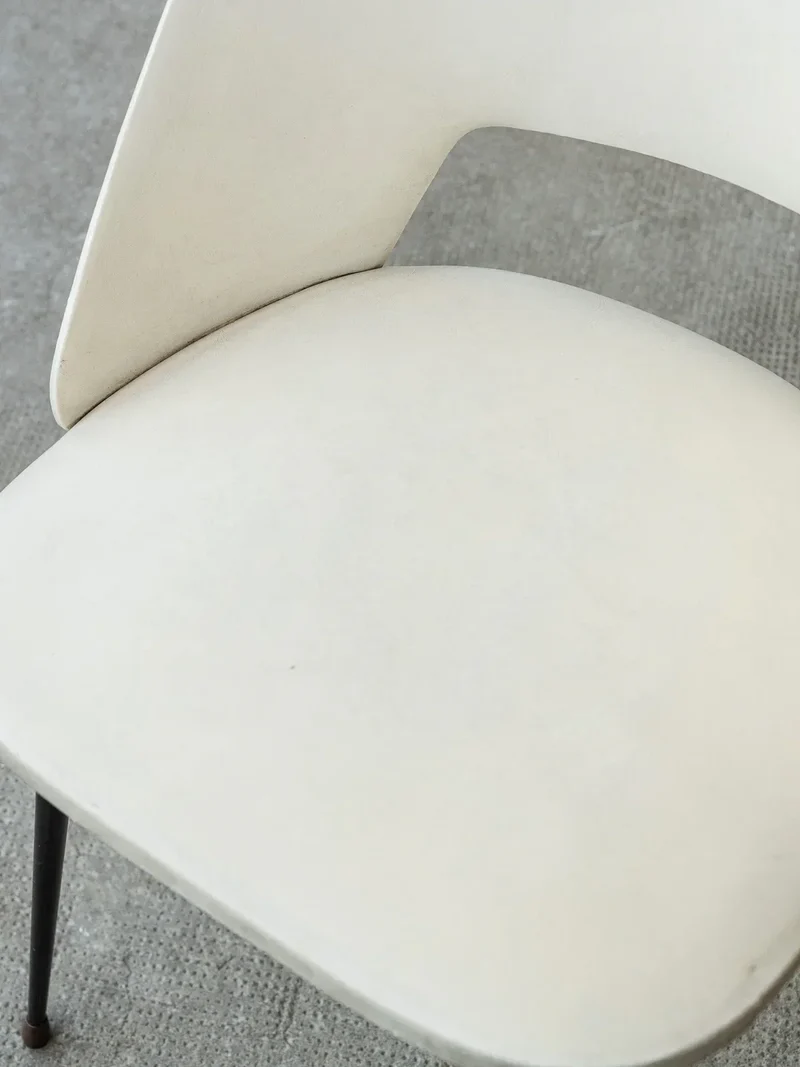 Alma, la chaise blanche N°616
