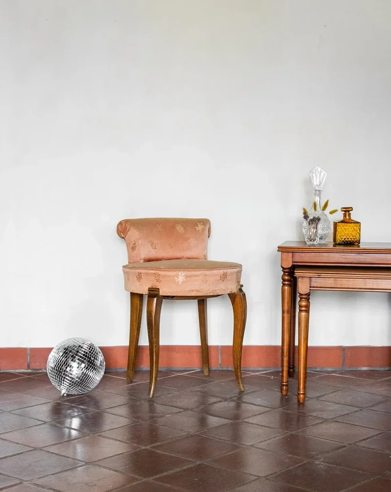 Ernest, le petit fauteuil rose N°158