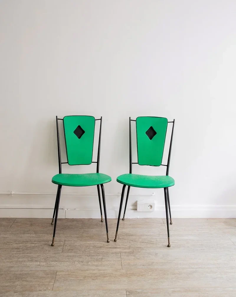 Alma, le lot de 6 chaises vertes N°529