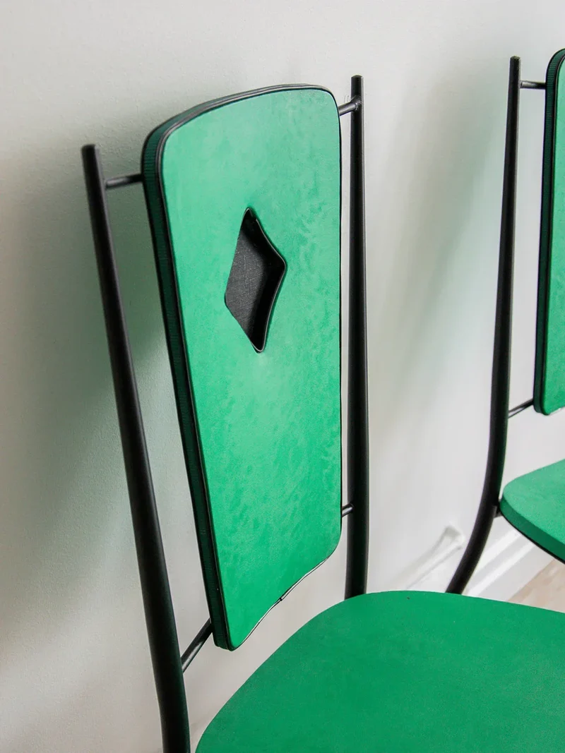 Alma, le lot de 6 chaises vertes N°529