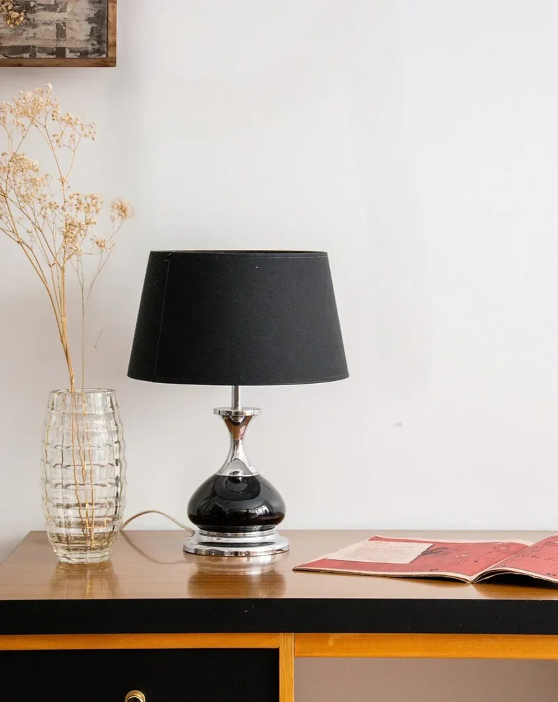 Julia, la lampe à poser en métal N°178