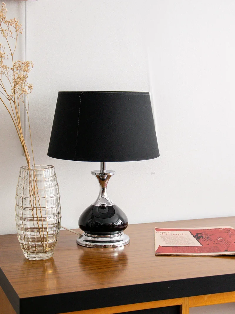 Julia, la lampe à poser en métal N°178