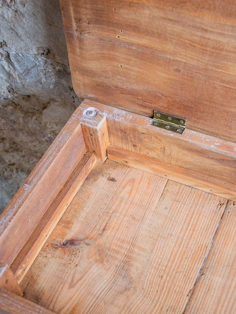 Francine, la table d'appoint en bois N°364