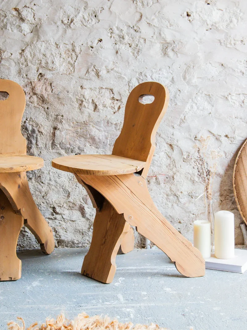 Claude, la paire de chaises en bois N°362