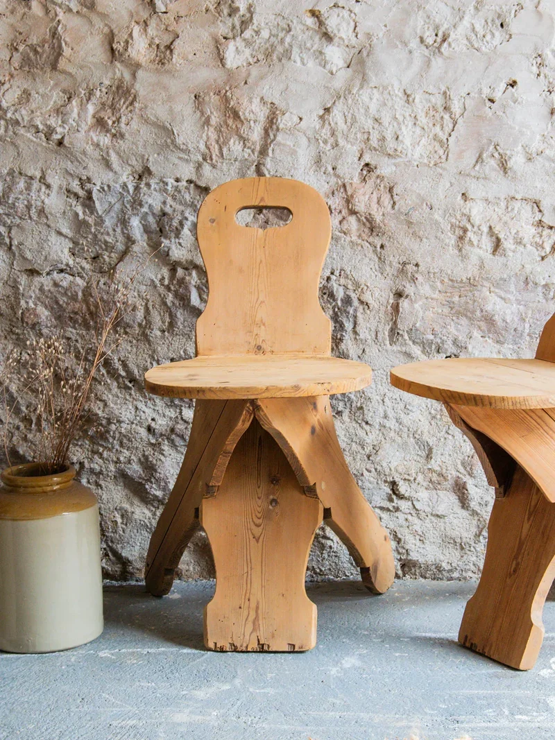 Claude, la paire de chaises en bois N°362