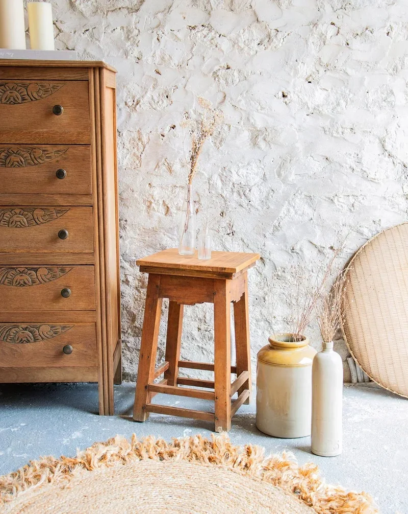 Regis, le tabouret en bois massif N°349