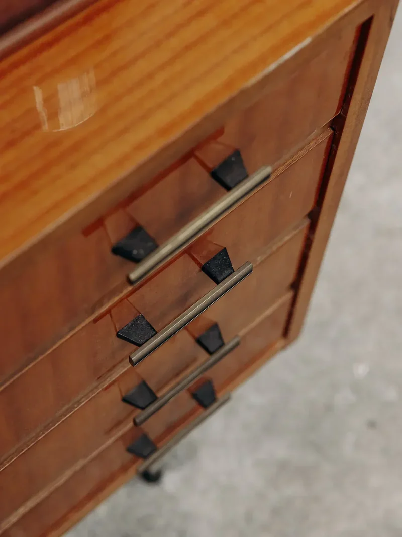Olga, la commode en bois N°111