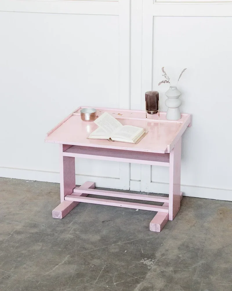 Edouard, le bureau pupitre rose N°258