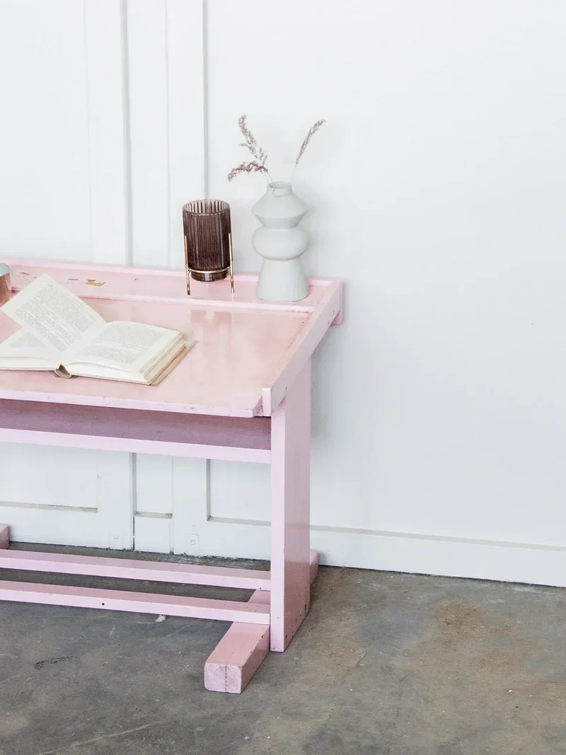 Edouard, le bureau pupitre rose N°258