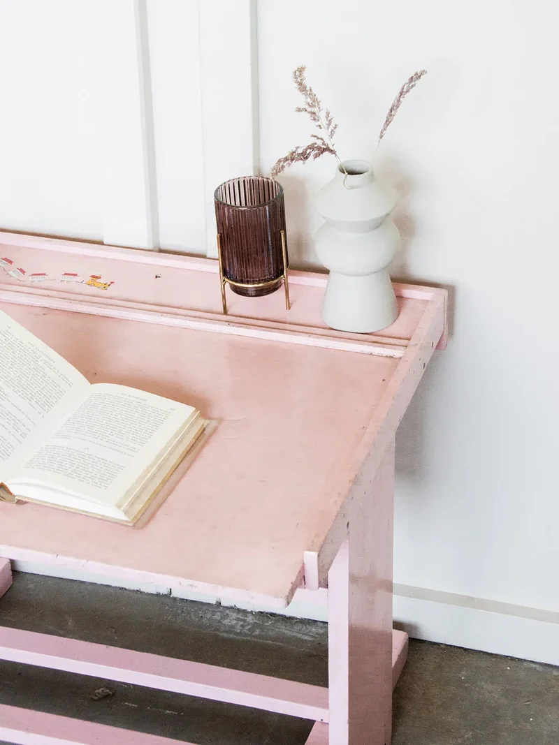 Edouard, le bureau pupitre rose N°258