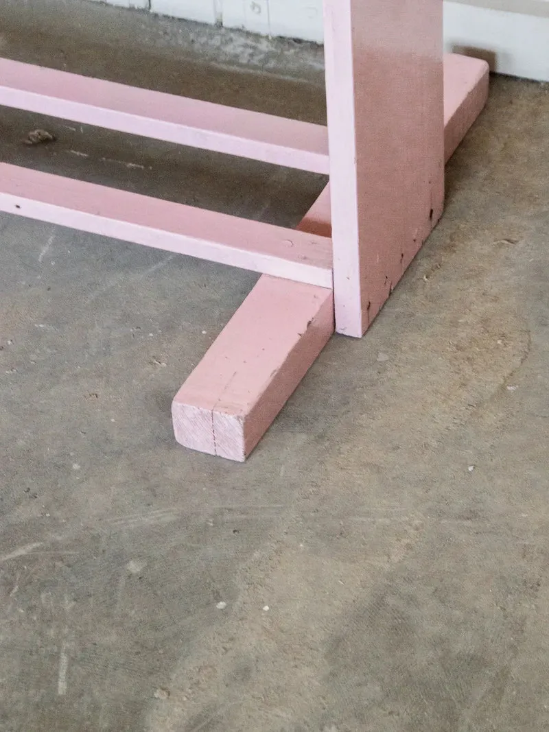 Edouard, le bureau pupitre rose N°258