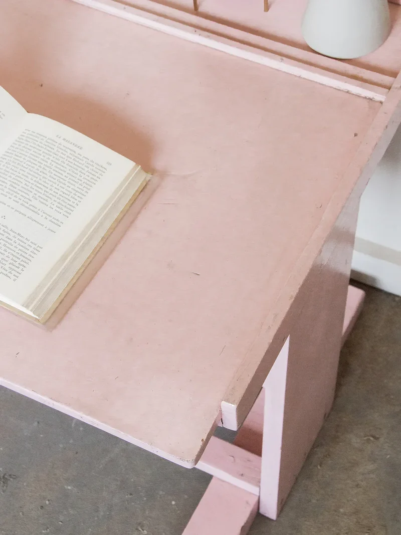 Edouard, le bureau pupitre rose N°258