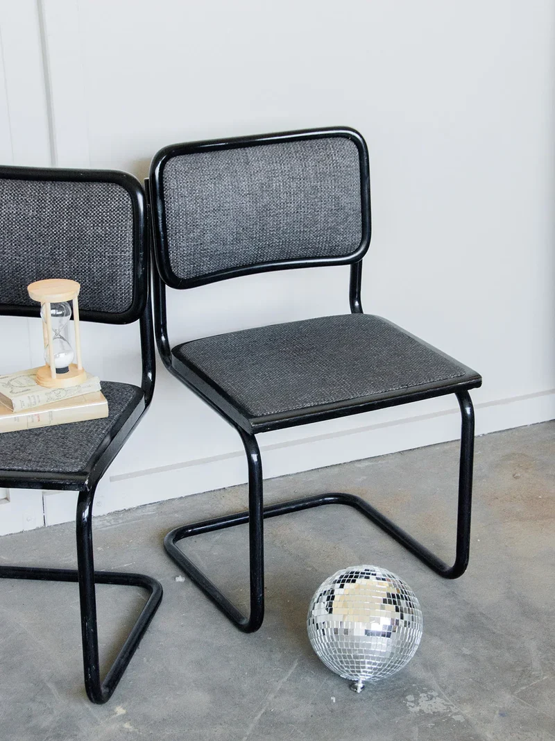 Alma, la chaise Breuer noire N°586