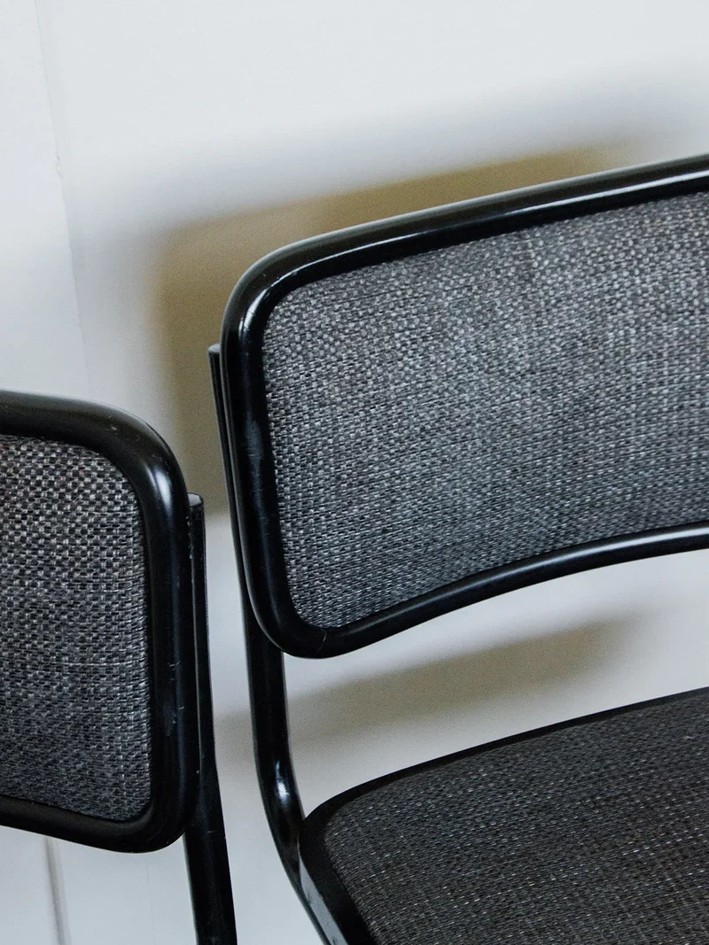 Alma, la chaise Breuer noire N°586