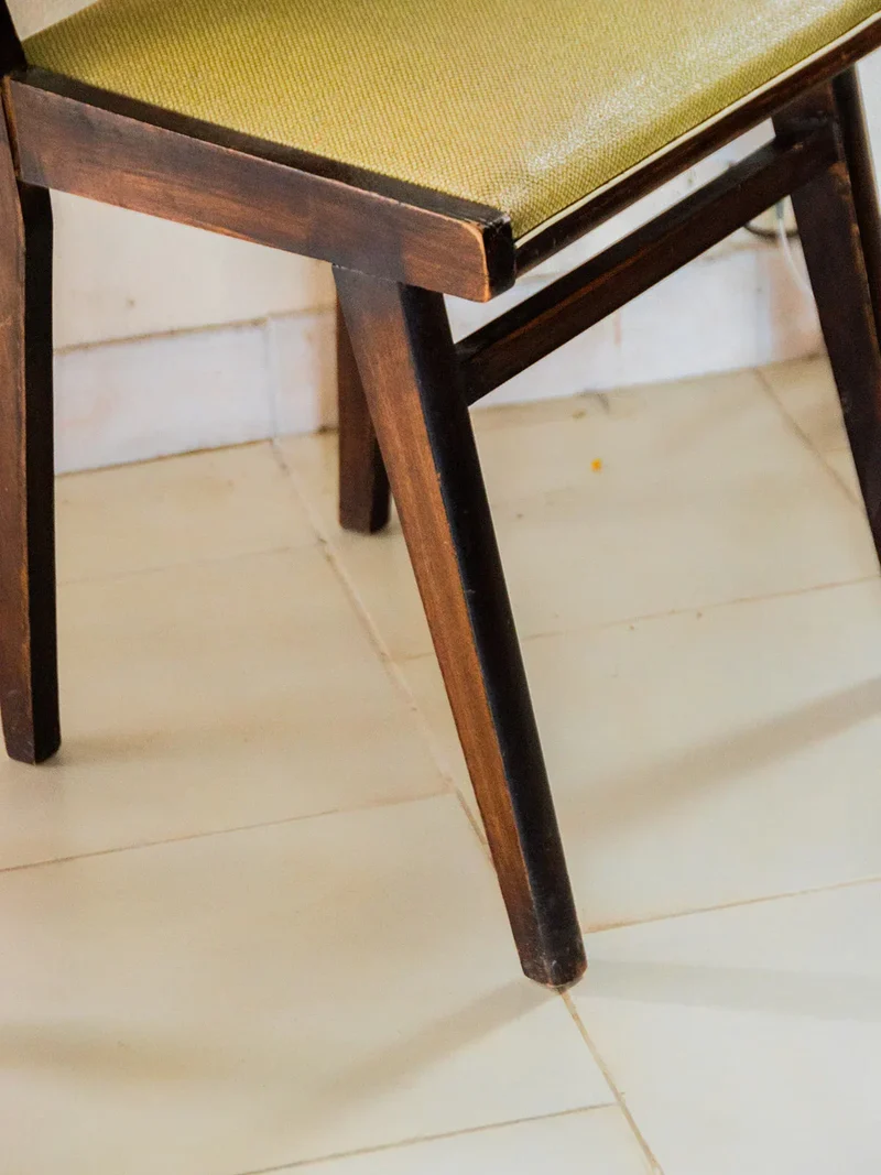 Claude, la chaise verte en bois N°443