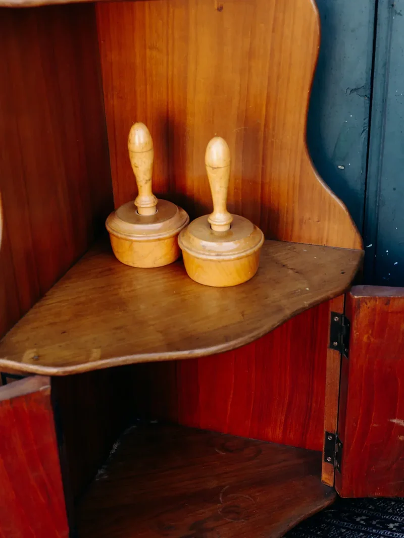 Gaëlle, l'étagère d'angle en bois N°99