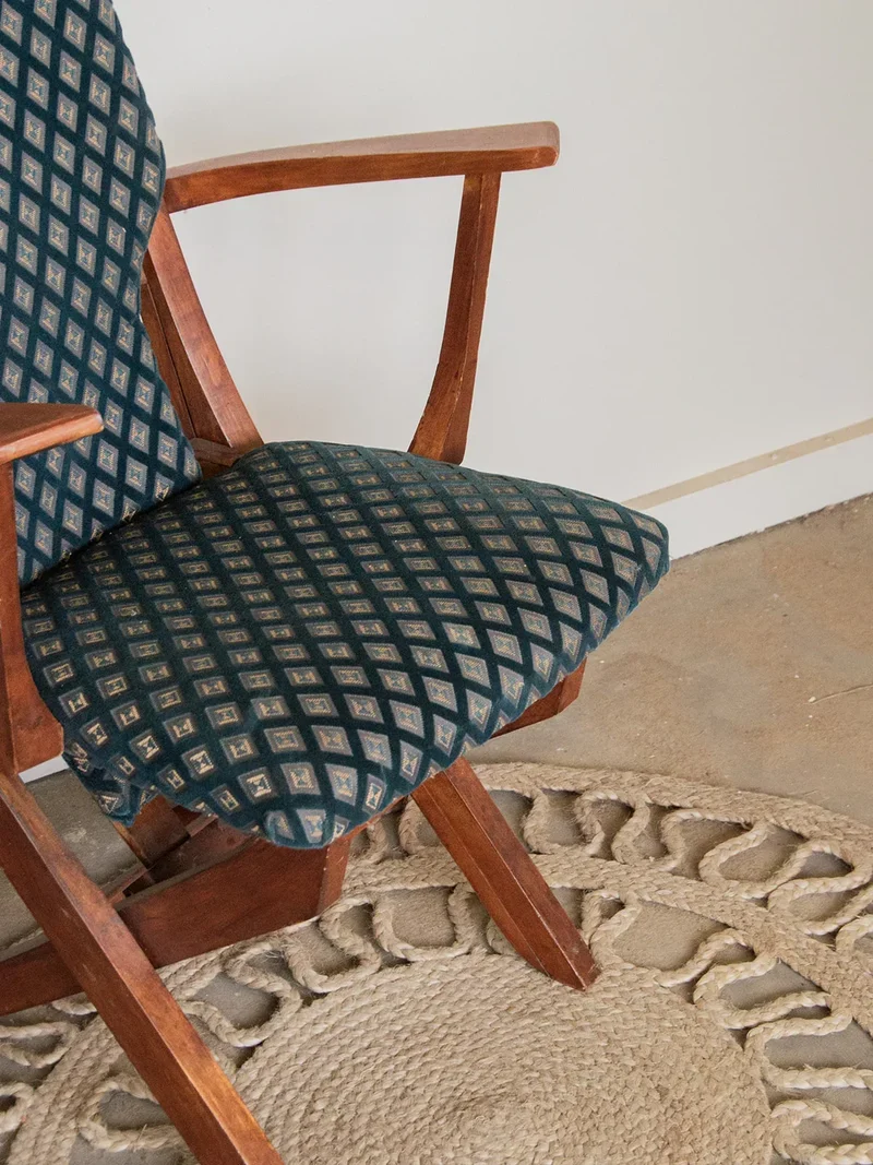 Ernest, le fauteuil en tissu bleu N°119