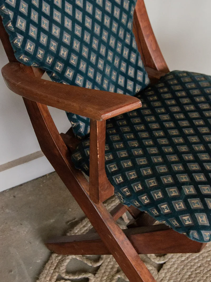 Ernest, le fauteuil en tissu bleu N°119