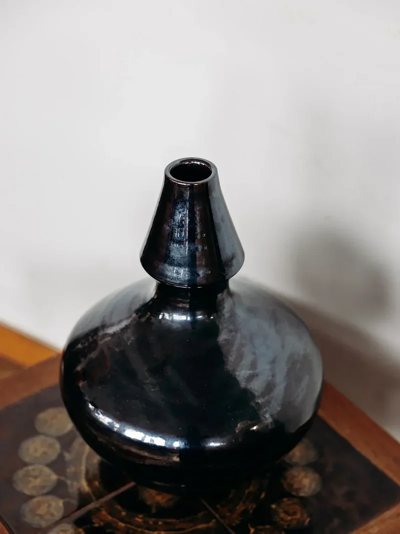 Edmond, le grand vase noir N°25