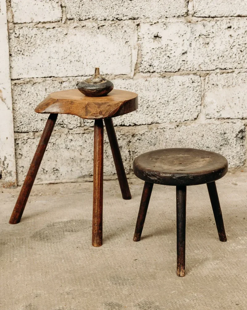 Regis, le tabouret tripode en bois N°409