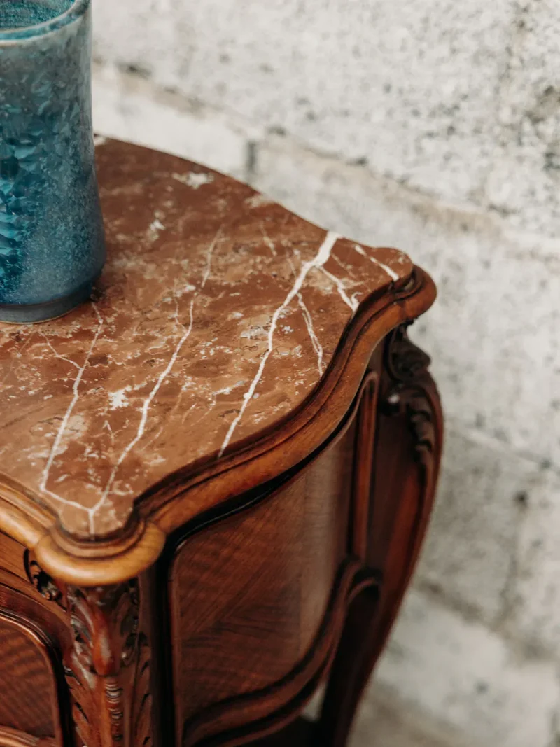 Odile, la table de chevet en marbre N°401