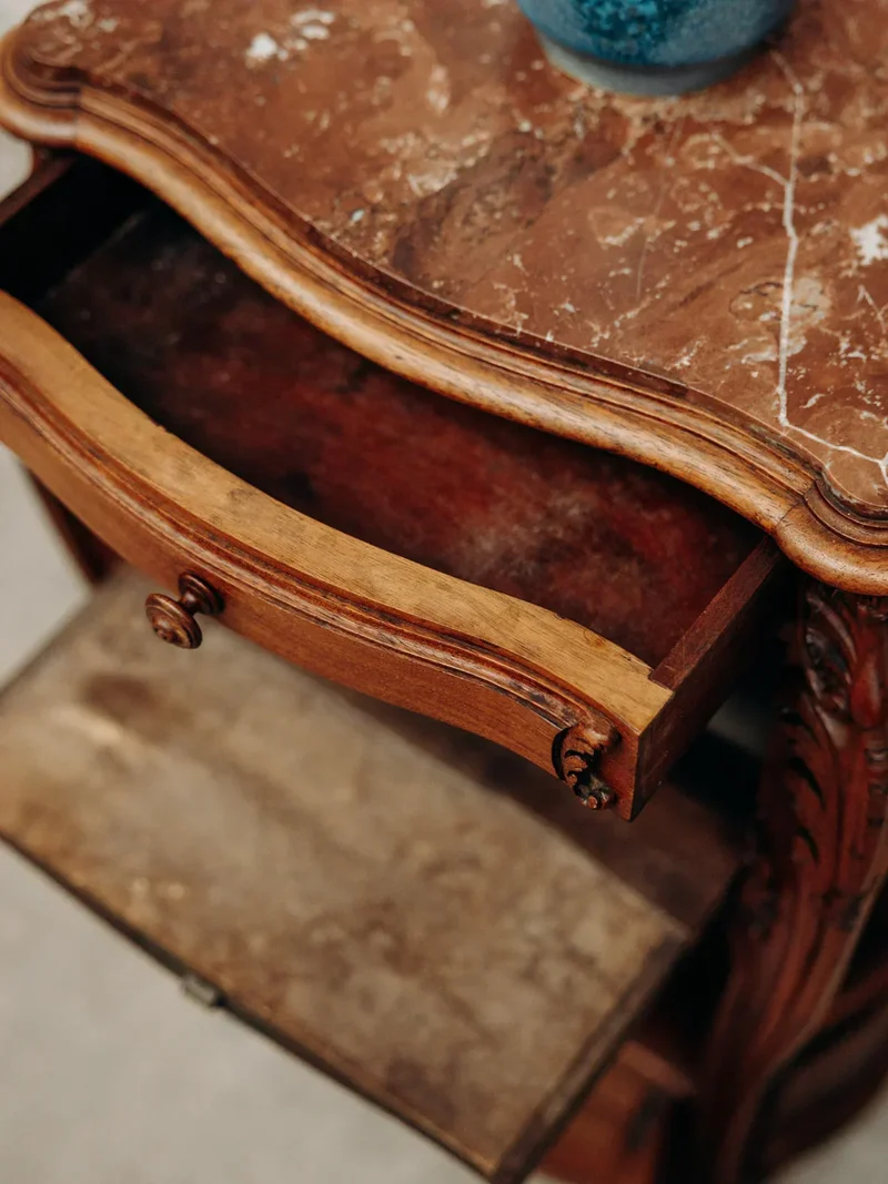 Odile, la table de chevet en marbre N°401