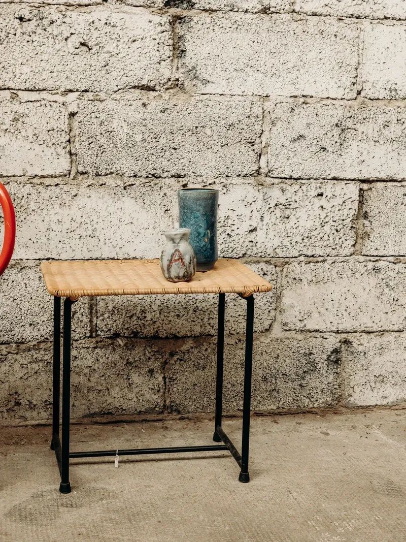 Francine, la table d'appoint en osier N°418