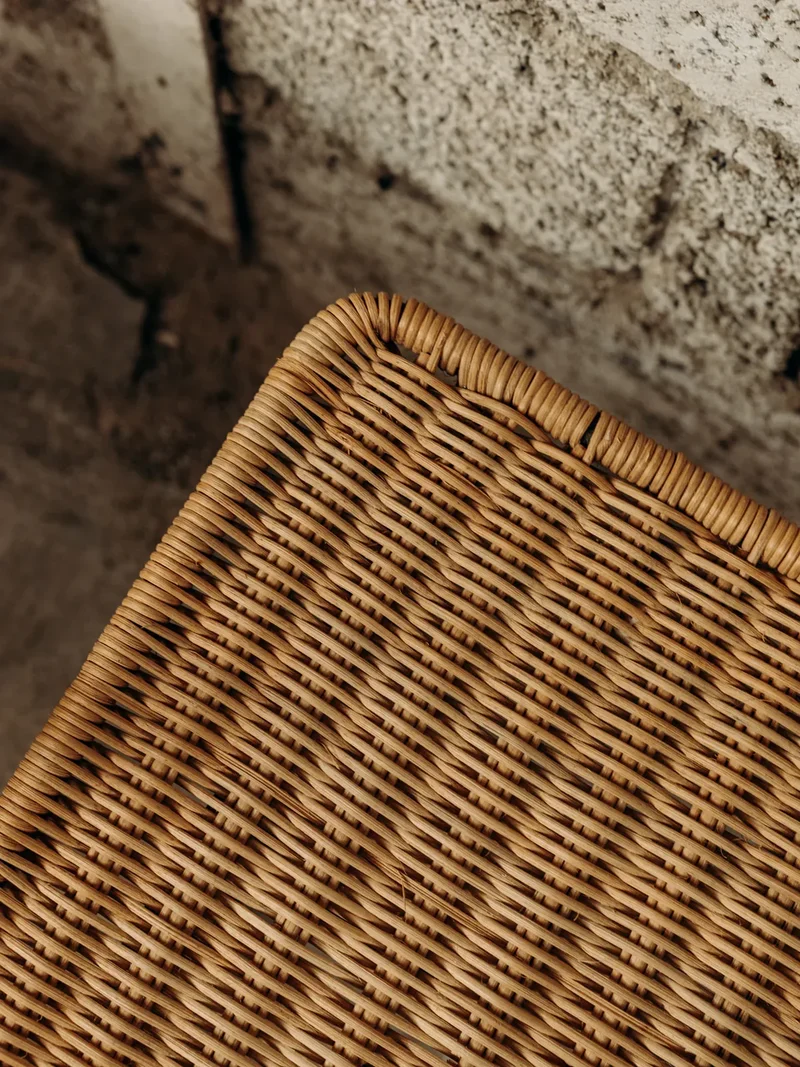 Francine, la table d'appoint en osier N°418