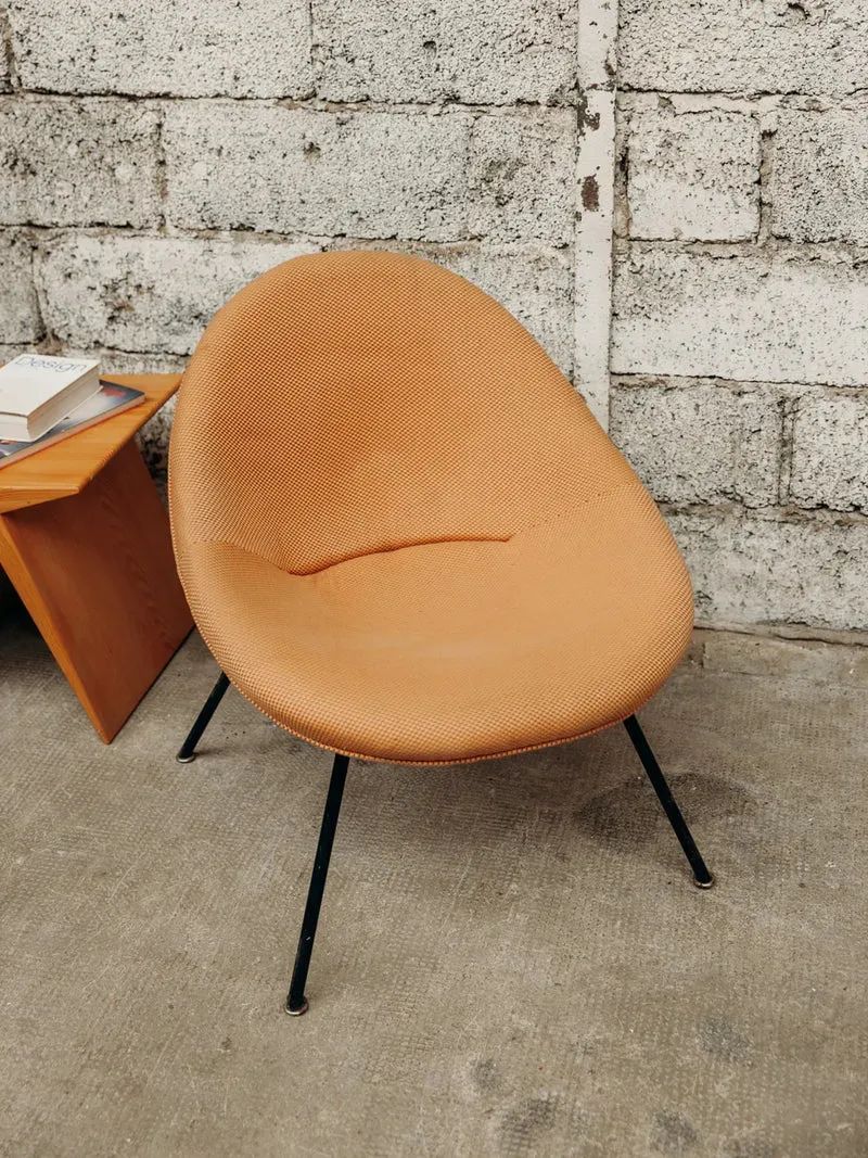 Jakob, le fauteuil orange en tissu N°286