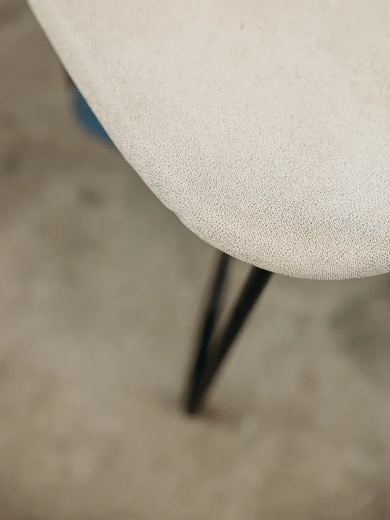 Hanna, la table d'appoint en métal N°308
