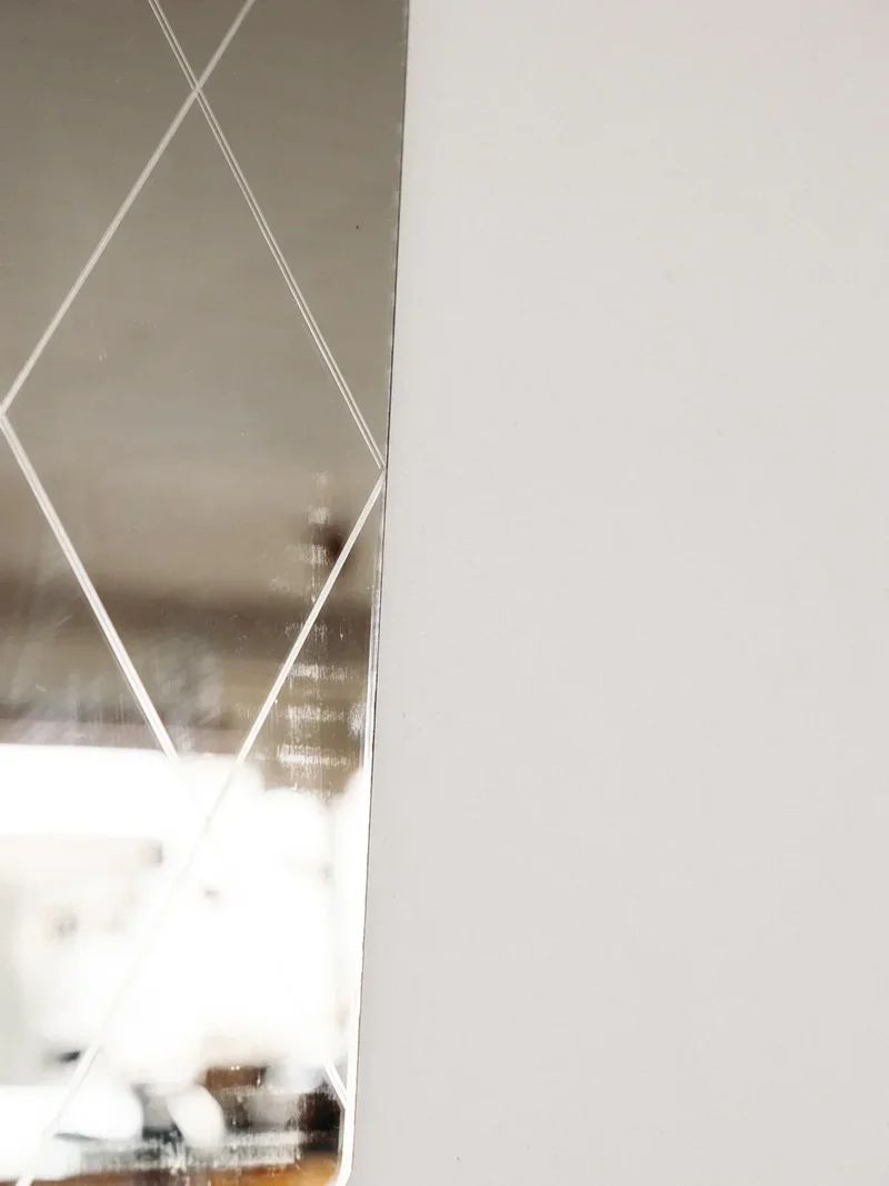 Igor, le miroir gravé en verre N°148