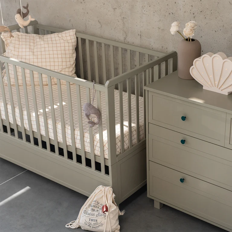 Lit évolutif 70x140 et commode 4 tiroirs Wood Luck Gabriel - Vert Eucalyptus