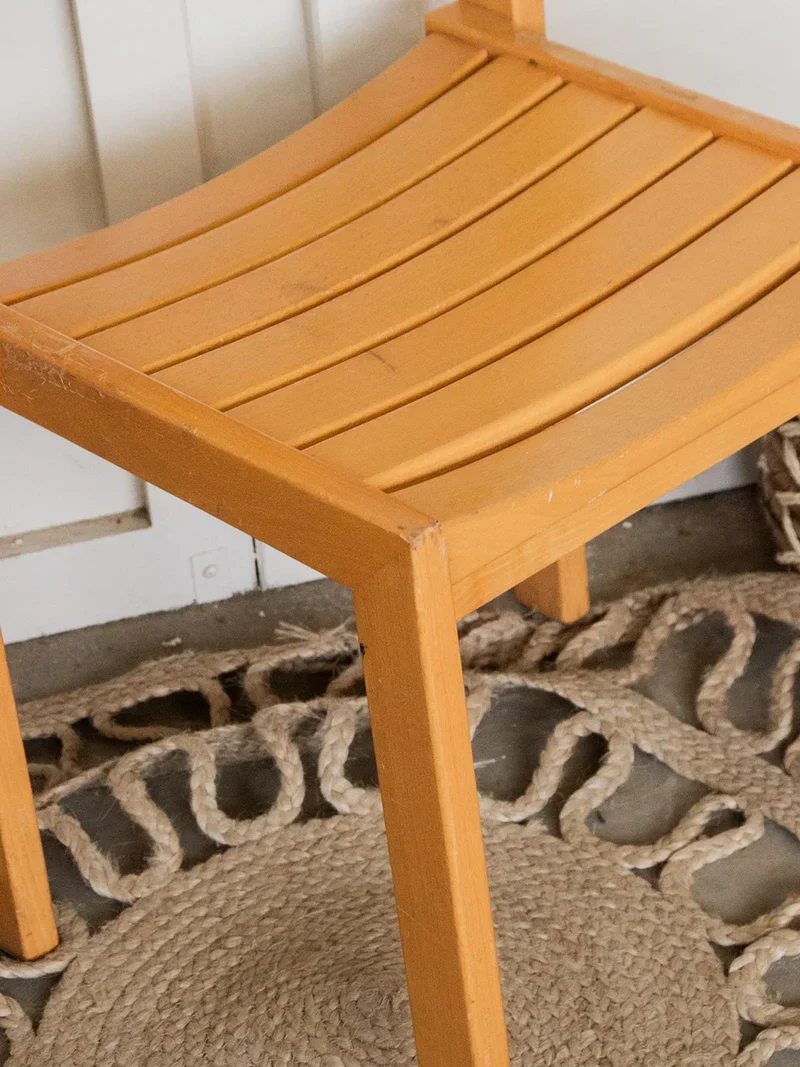 Claude, la chaise en bois N°582