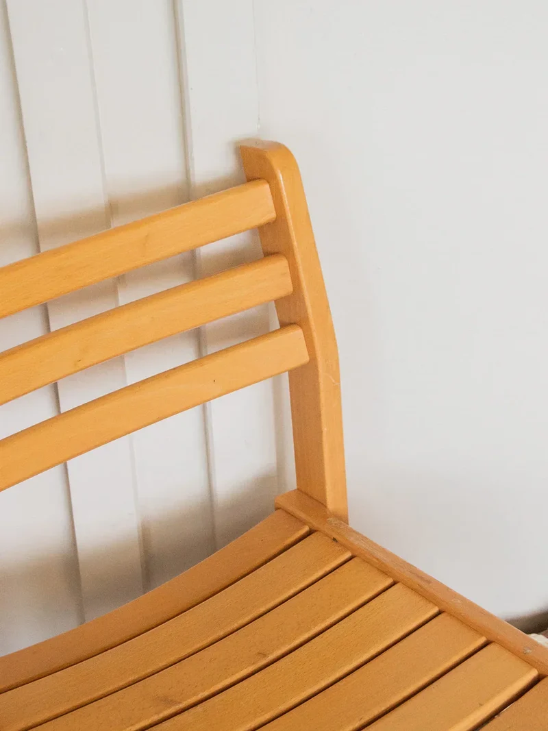 Claude, la chaise en bois N°582
