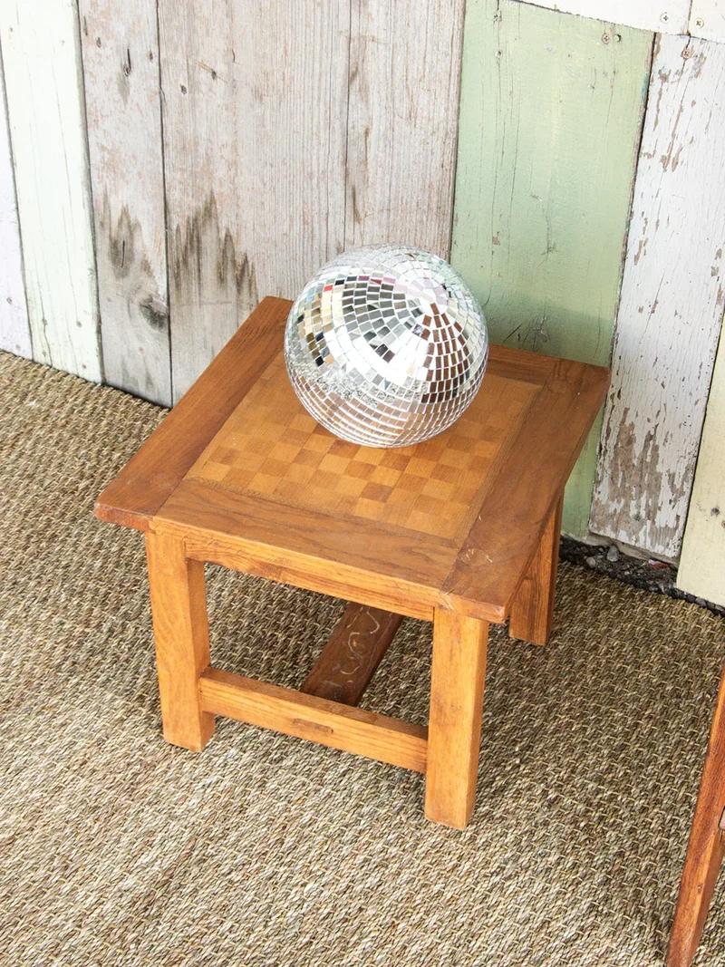 Francine, la table d'appoint en bois N°396