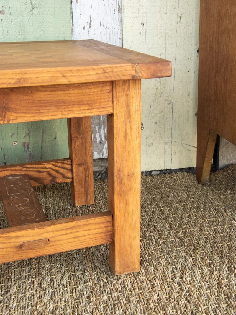 Francine, la table d'appoint en bois N°396