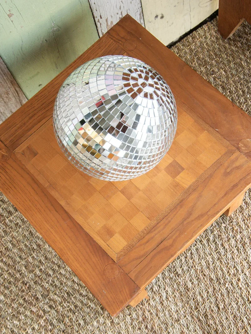 Francine, la table d'appoint en bois N°396