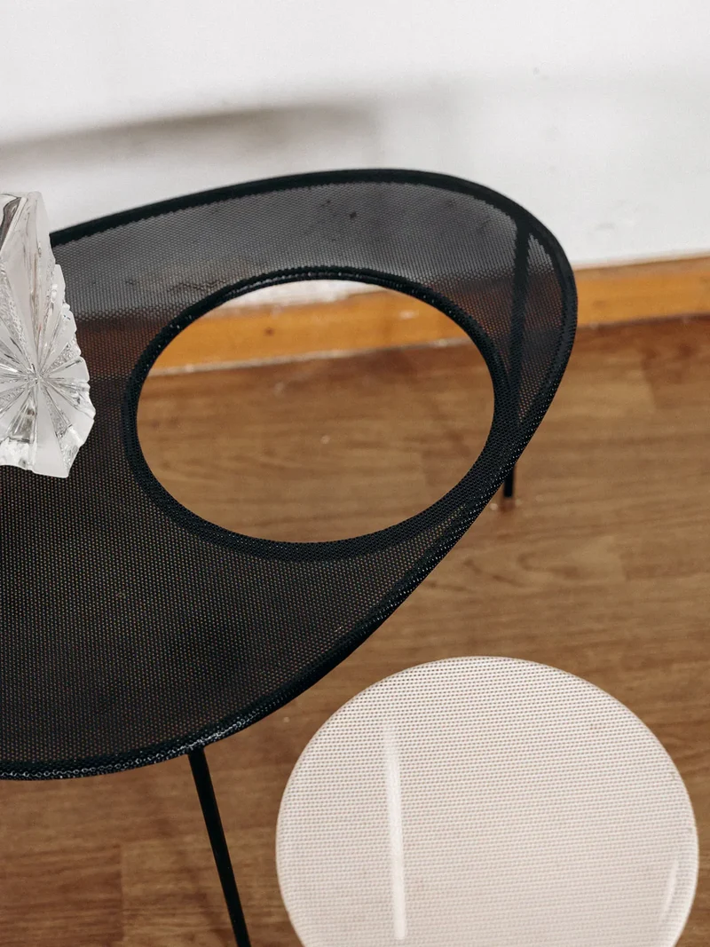 Donna, la table basse Mategot Gubi N°207