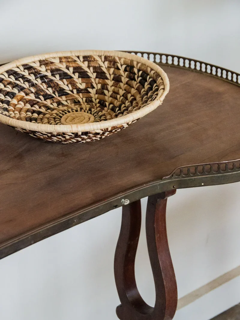 Francine, la table d'appoint en bois N°379