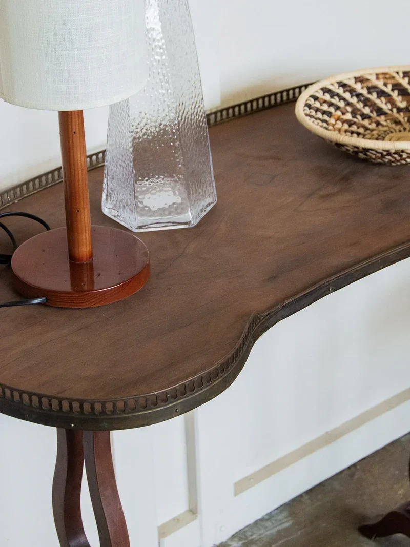 Francine, la table d'appoint en bois N°379