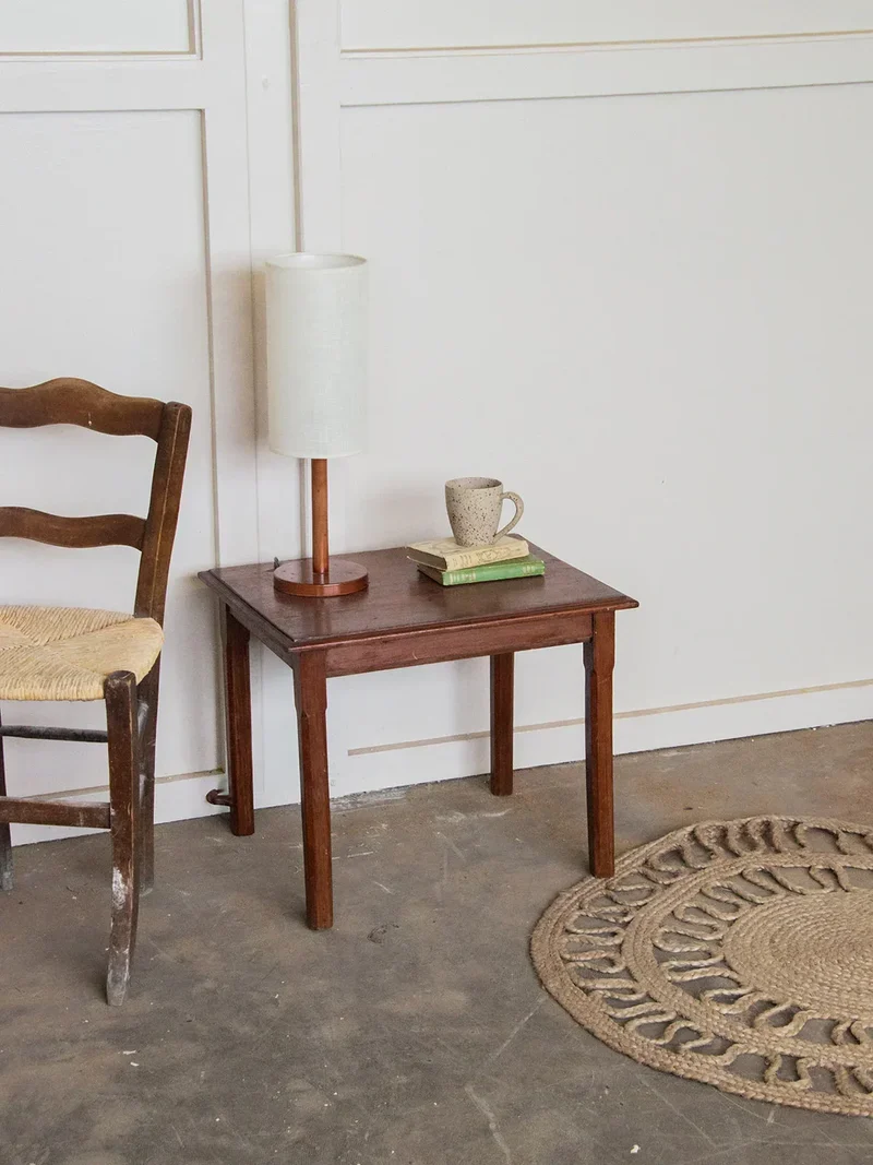 Francine, la table d'appoint en bois N°341