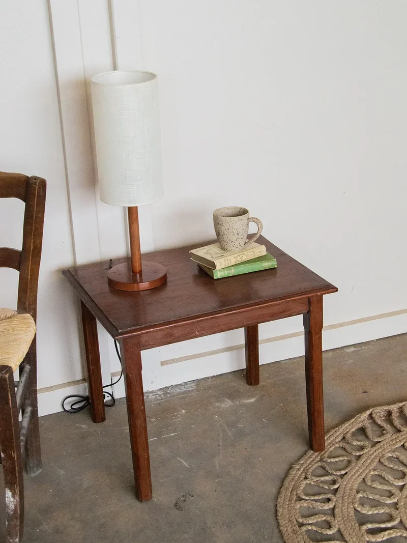 Francine, la table d'appoint en bois N°341