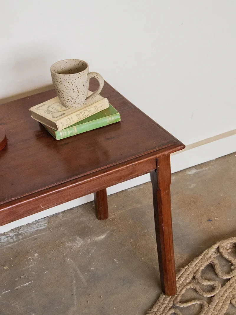 Francine, la table d'appoint en bois N°341
