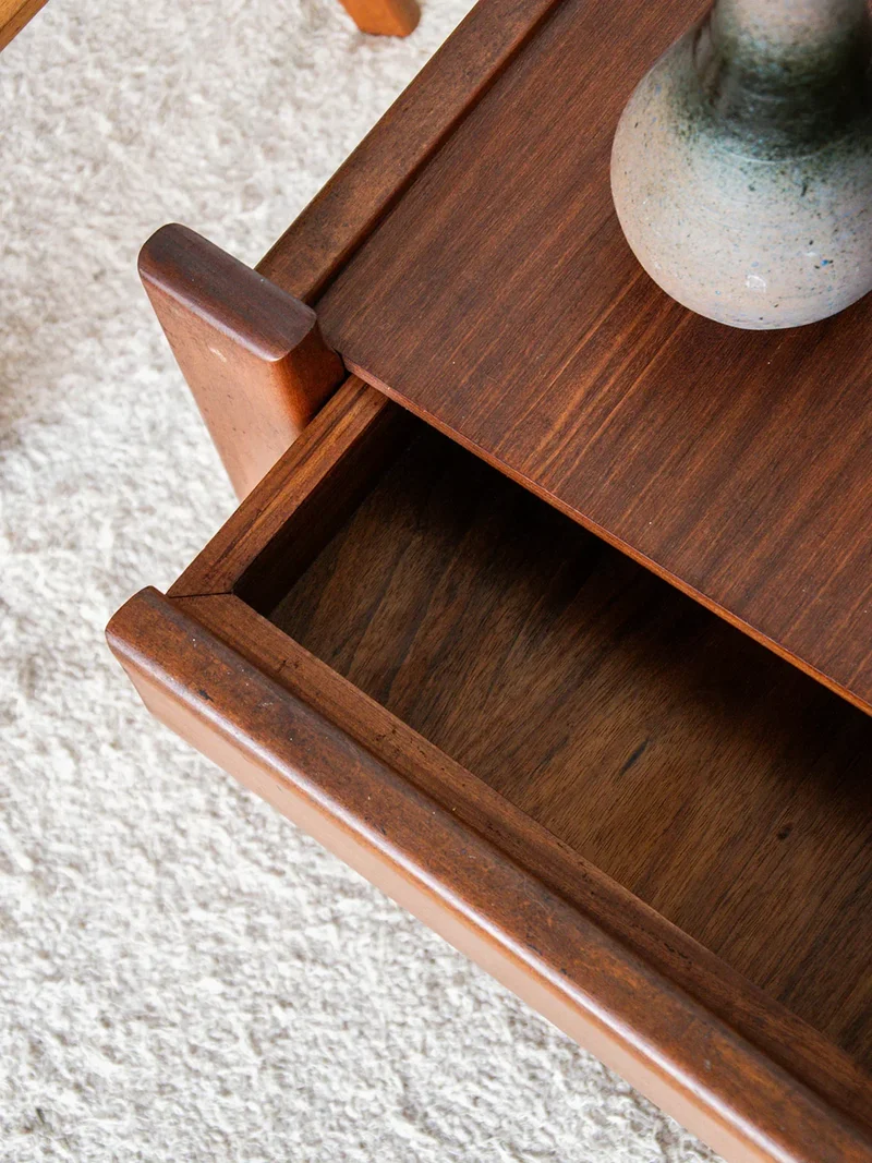 Maïa, la table de chevet N°83
